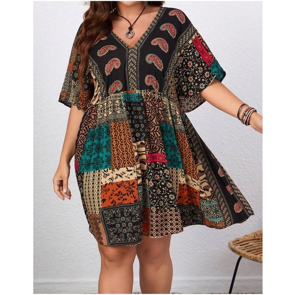 Plus Paisley Floral Print v neck Mini Dress - Picture 10 of 11